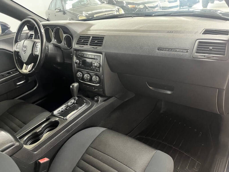 2012 Dodge Challenger SXT