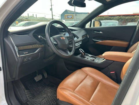 2022 Cadillac XT4 Premium Luxury