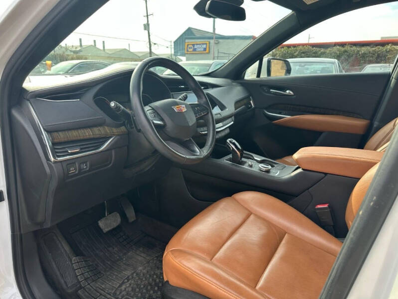 2022 Cadillac XT4 Premium Luxury