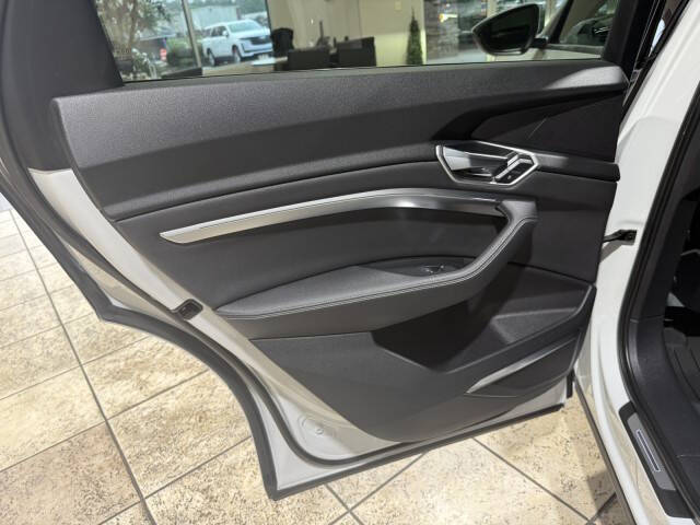 2019 Audi e-tron quattro Premium Plus