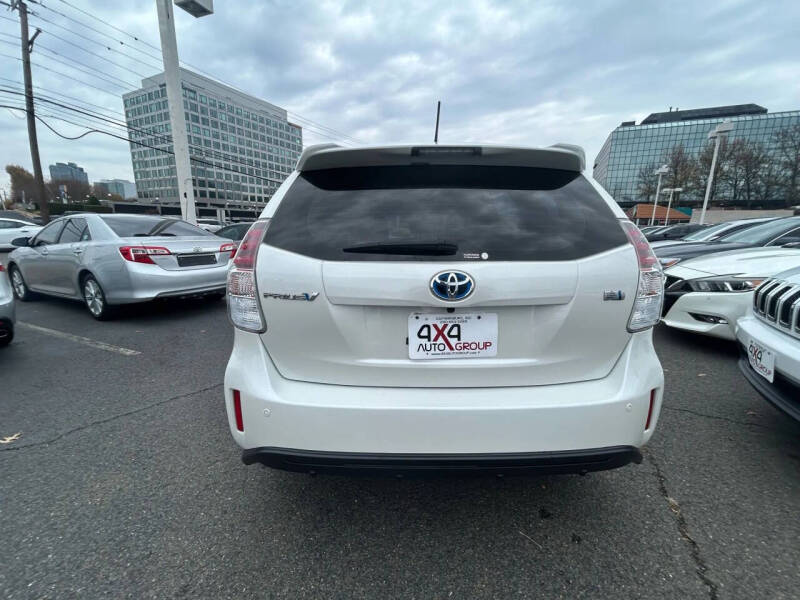 2017 Toyota Prius v