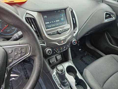 2017 Chevrolet Cruze LT Auto