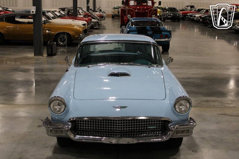 1957 Ford Thunderbird