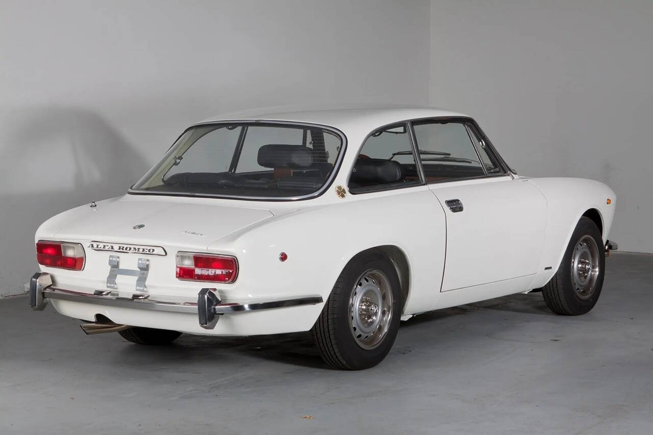 1973 Alfa Romeo 2000 GTV 7