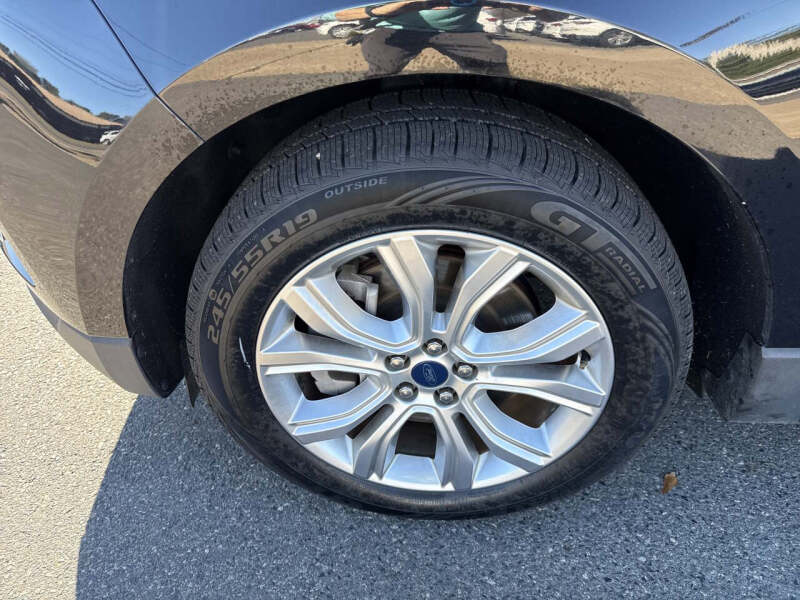 2022 Ford Edge Titanium