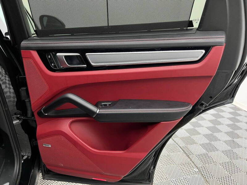 2023 Porsche Cayenne Coupe Platinum Edition