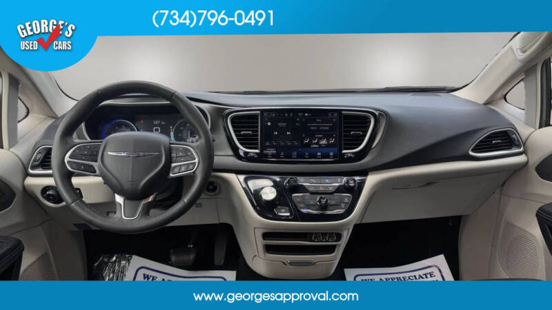 2023 Chrysler Pacifica Touring L