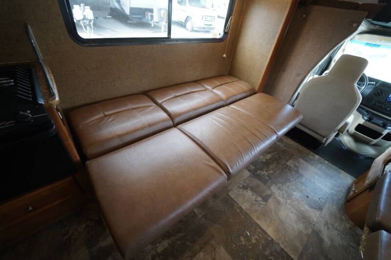 2018  Forest River  Coachmen Leprechaun