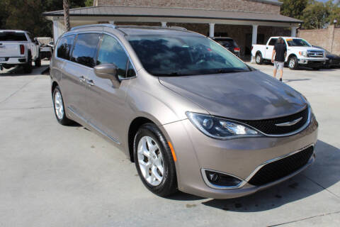 2017 Chrysler Pacifica Touring-L Plus