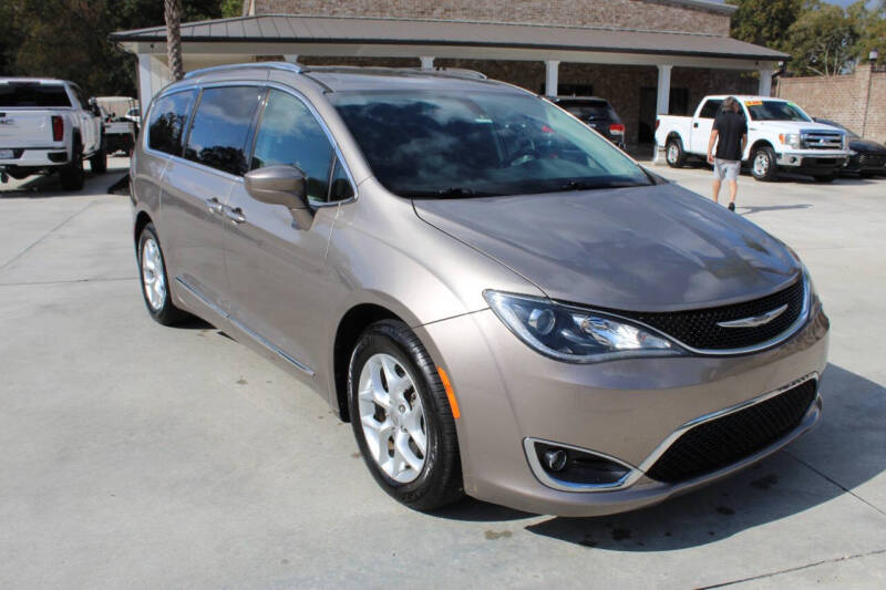 2017 Chrysler Pacifica Touring-L Plus