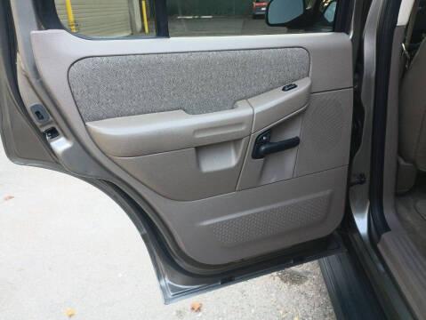 2004 Ford Explorer XLS