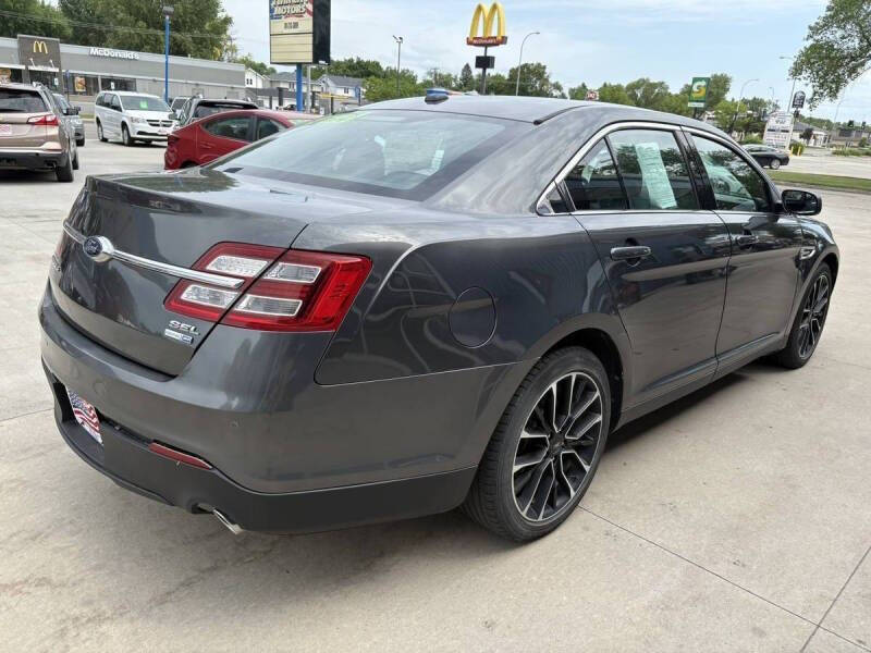 2018 Ford Taurus SEL