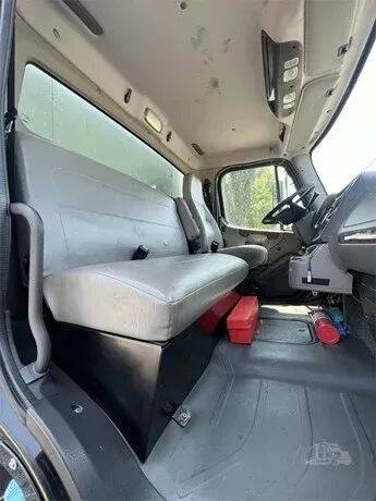 2009 Freightliner M2 106