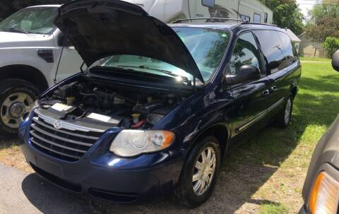 2005 Chrysler Town and Country for sale at Antique Motors in Plymouth IN