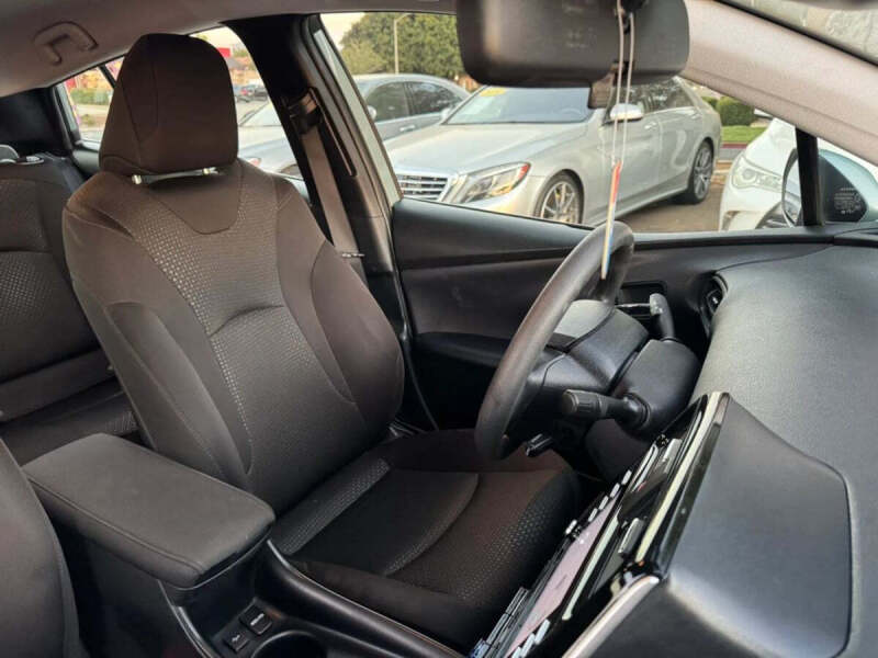 2021 Toyota Prius LE