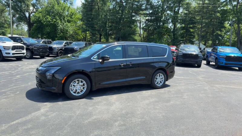 2027 Chrysler Pacifica Select