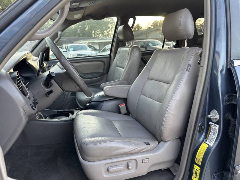 2005 Toyota Sequoia SR5