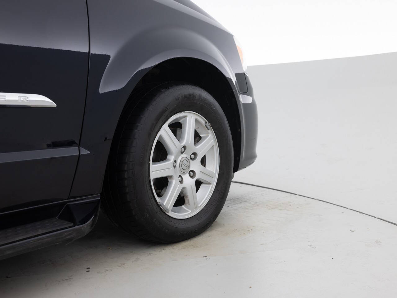 Used Car 2011 Chrysler Town And Country  Touring 4dr Mini Van For Sale Under $10,000 In Coal City, Illinois