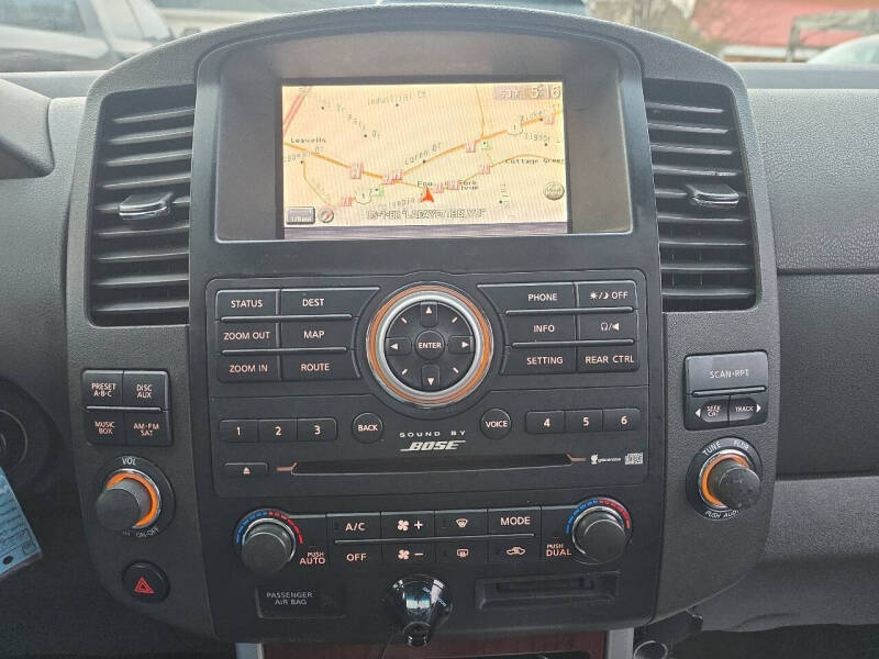 2011 Nissan Pathfinder LE