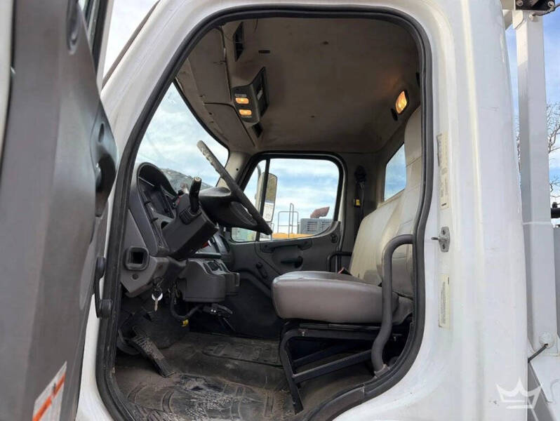 2018 Freightliner M2 106