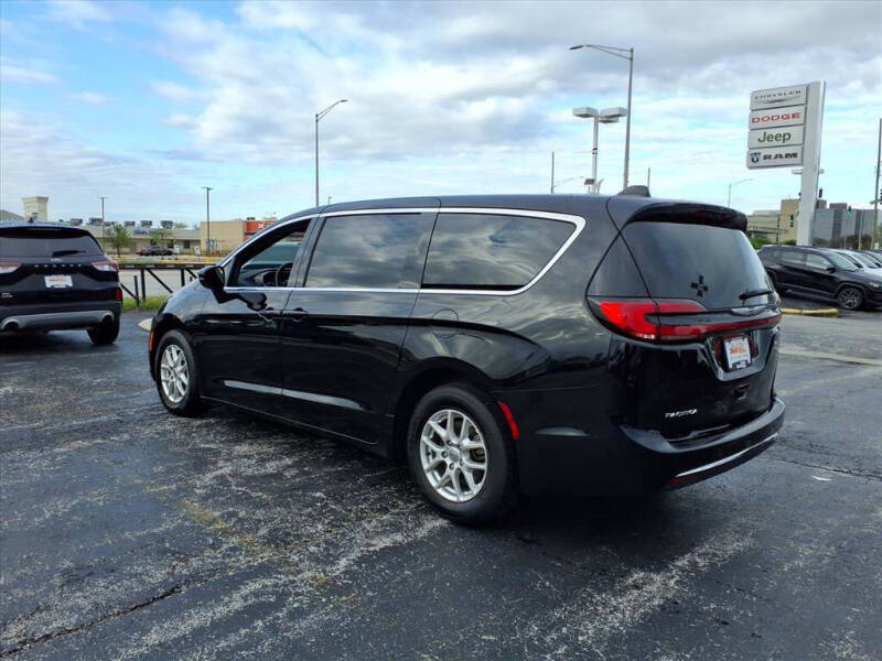 2025 Chrysler Pacifica Select