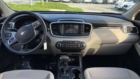 2019 Kia Sorento LX