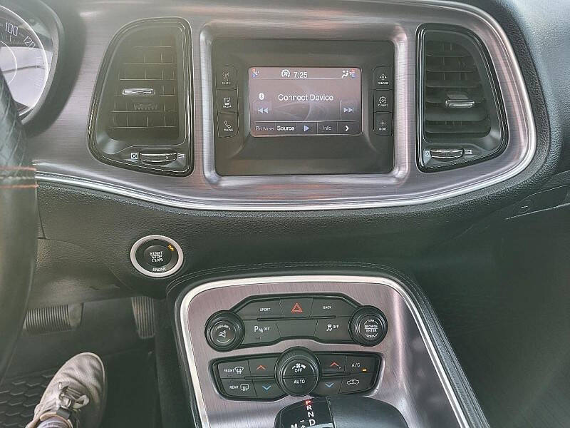 2015 Dodge Challenger SXT