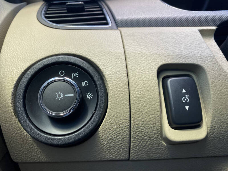 2016 Ford Taurus SE