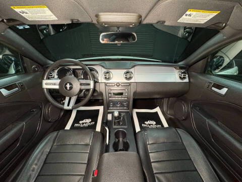 2005 Ford Mustang GT Deluxe