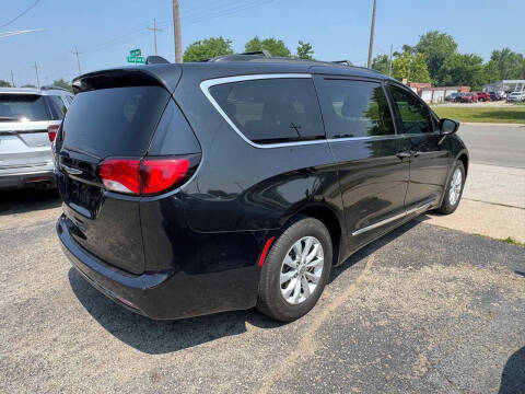 2017 Chrysler Pacifica Touring-L