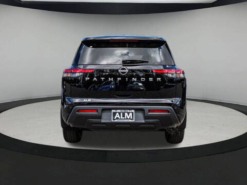 2025 Nissan Pathfinder S