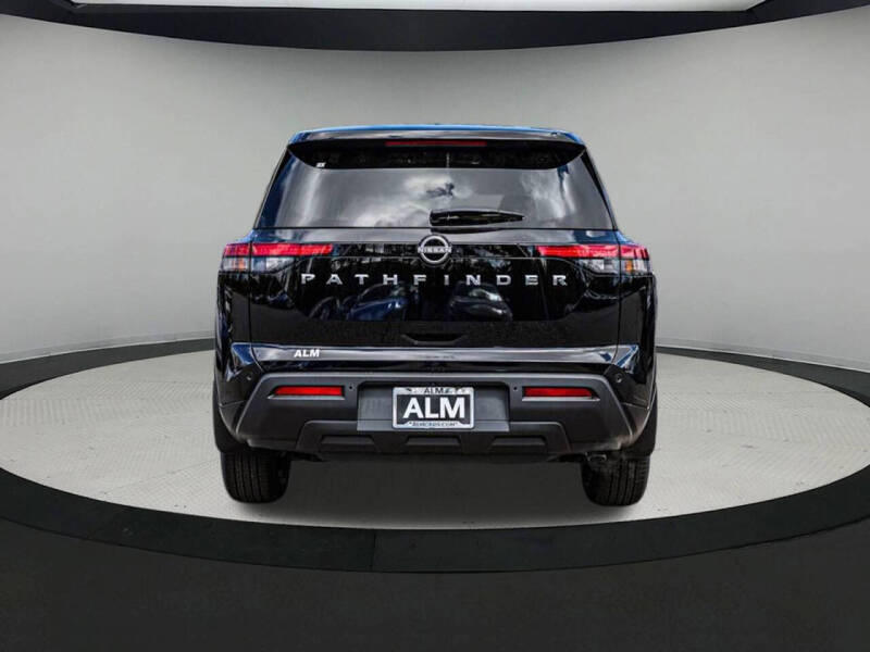2025 Nissan Pathfinder S