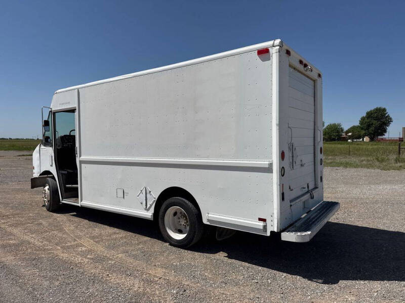 2000 Freightliner MT45 Chassis