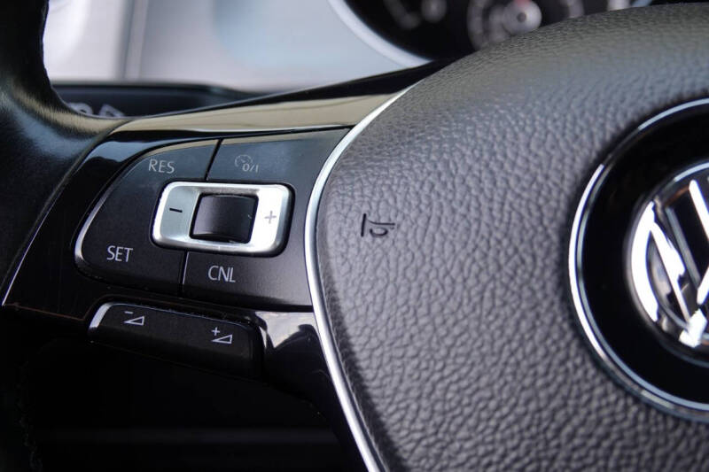 2016 Volkswagen Golf TSI S
