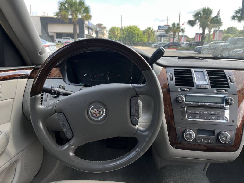 2011 Cadillac DTS Luxury Collection