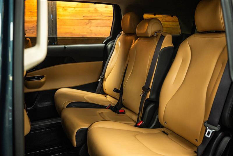 2023 Kia Carnival EX