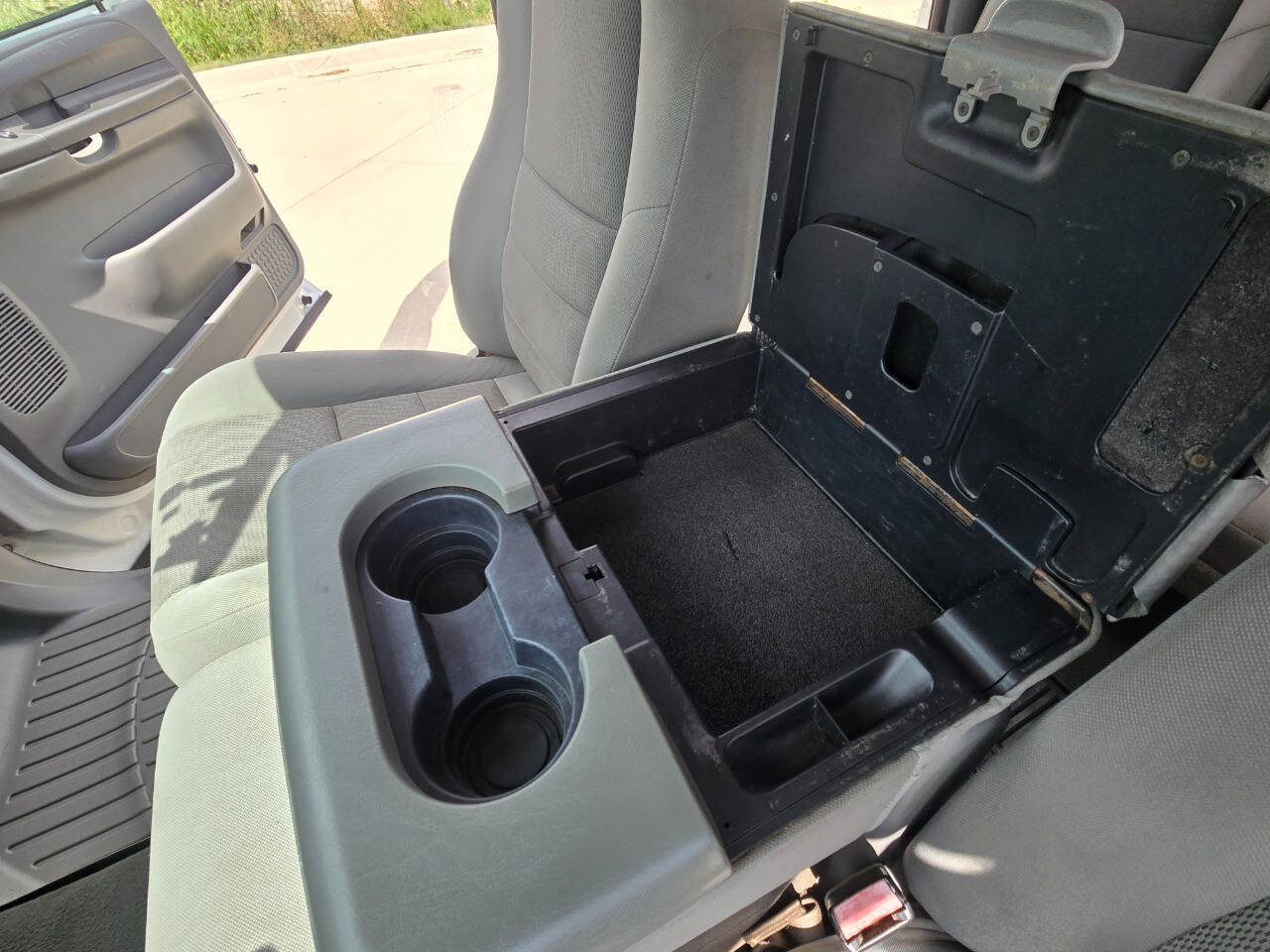 2004 Ford F-550 Super Duty 83