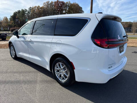 2026 Chrysler Pacifica Select