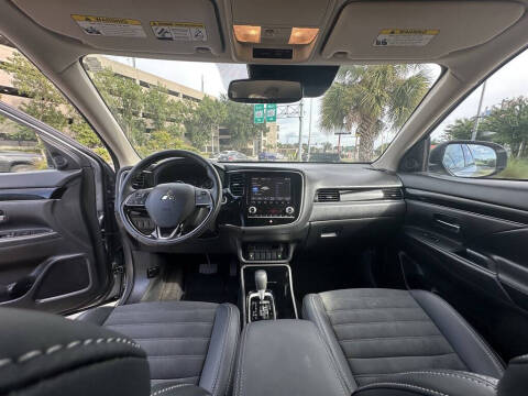 2020 Mitsubishi Outlander SE