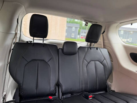 2017 Chrysler Pacifica Touring-L Plus