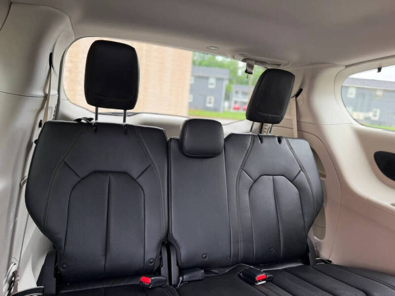 2017 Chrysler Pacifica Touring-L Plus