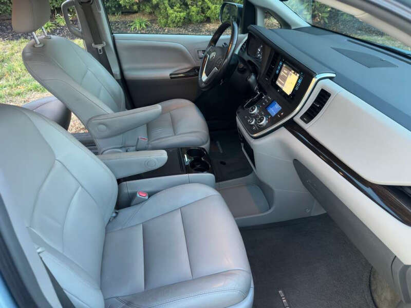 2015 Toyota Sienna XLE 7-Passenger