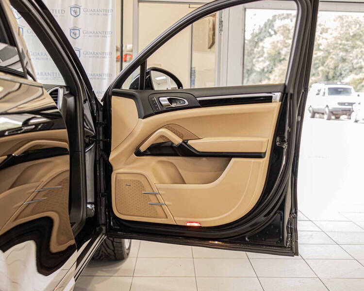 2017 Porsche Cayenne Platinum Edition