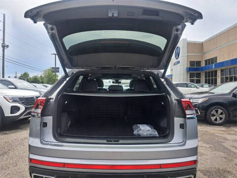 2025 Volkswagen Atlas Cross Sport SEL Premium R-Line 4Motion