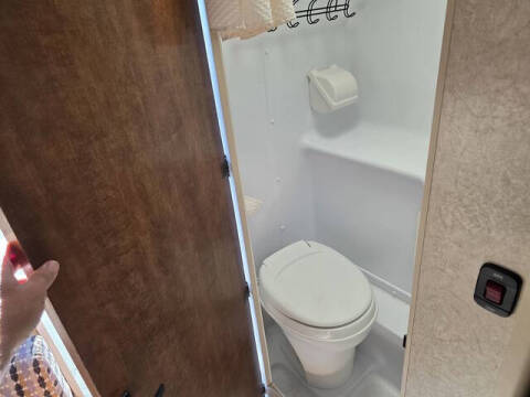 2016 Lance Truck Camper Short Bed