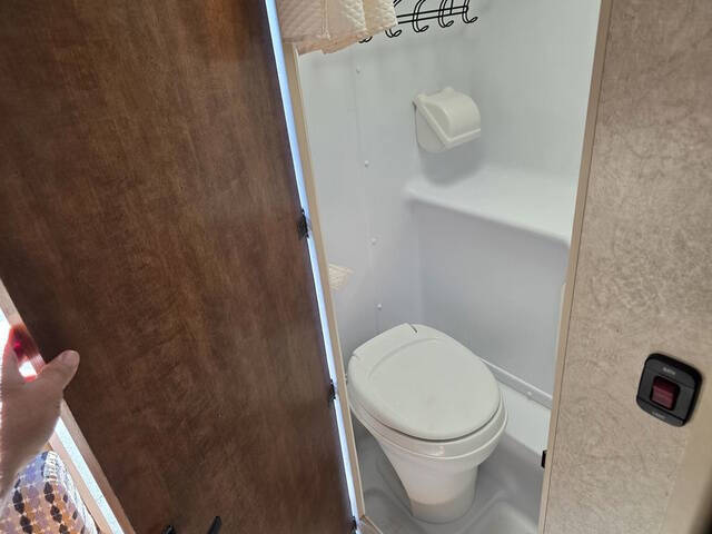 2016 Lance Truck Camper Short Bed