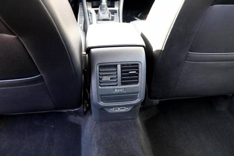 2019 Volkswagen Passat SE R-Line