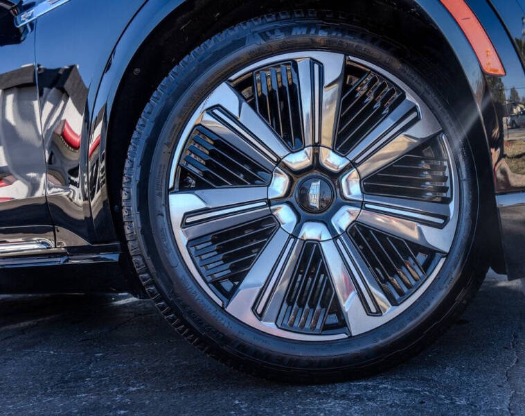 2025 Cadillac Escalade IQ Luxury 2