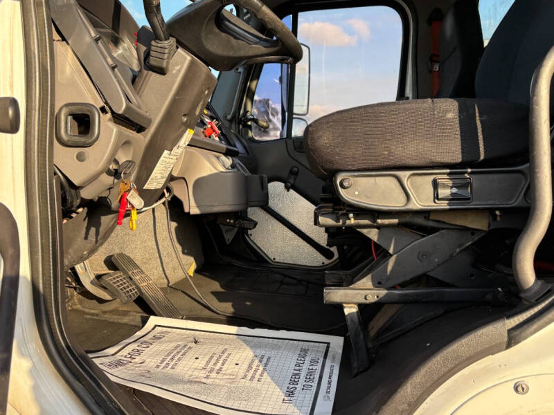 2015 Freightliner M2 106