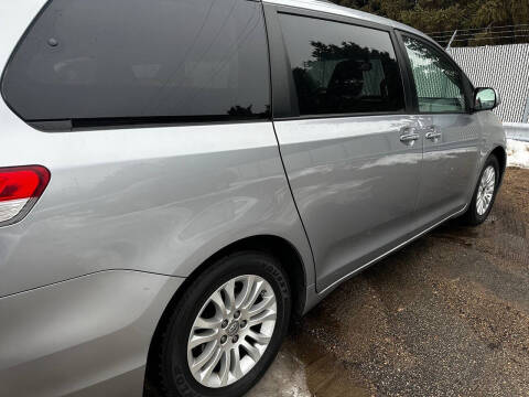 2012 Toyota Sienna XLE 8-Passenger